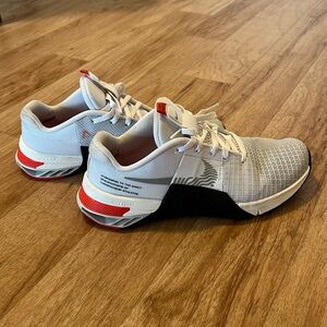 Size 8.5 women’s Metcon